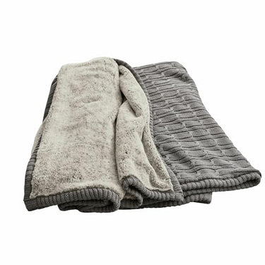 Loberon Plaid Mildurs, Zwei traumhaft schöne Seiten aus Zopfmuster und Webpelz, kuschelig weich, Wohntextilien, Überwurf, Tagesdecke, Baumwolle, Polyester, grau im Sale